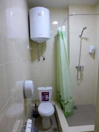 Хостелы Hostel 11 Харьков Кровать в общем 8-местном номере для мужчин и женщин-15