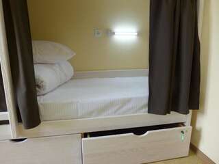 Хостелы Hostel 11 Харьков Кровать в общем 8-местном номере для мужчин и женщин-16
